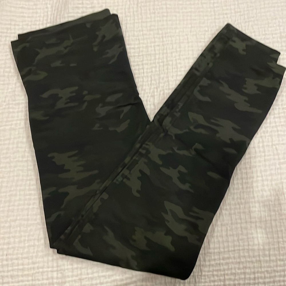 Spanx Look At Me Now Seamless Leggings Camo Large